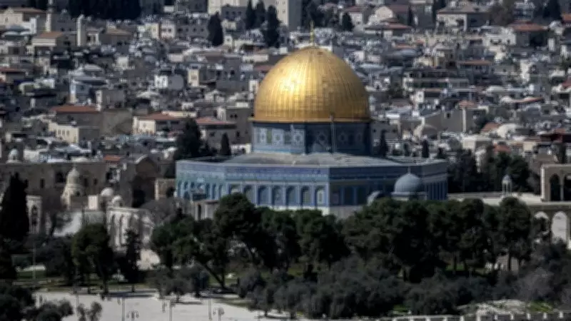 Mescid-i Aksa 41 Gün Sonra Yeniden İbadete Açıldı, Filistinliler Gözyaşlarına Hakim Olamadı