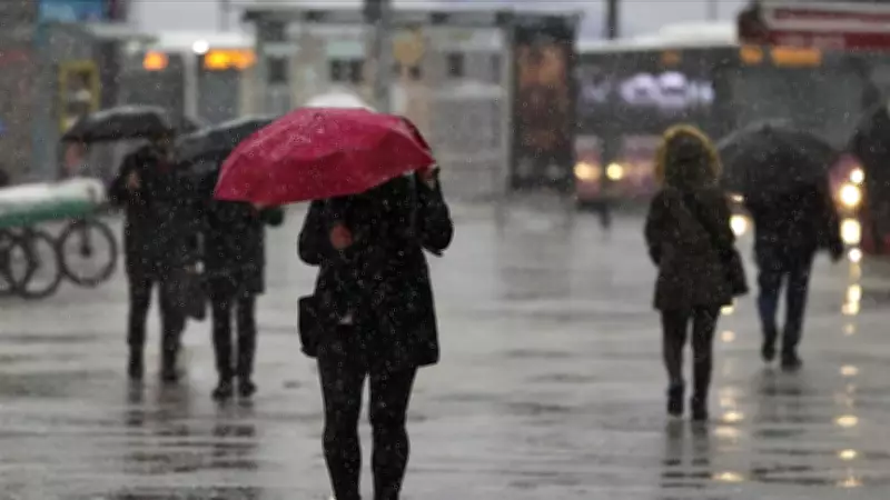 Meteoroloji'den İstanbul ve 12 İl İçin Yağış Uyarısı: Sıcaklıklar Düşüyor