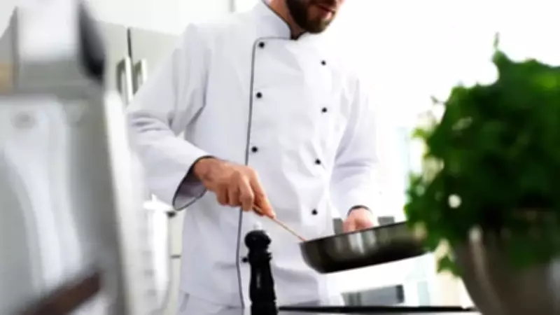 Mutfak Şeflerinin Beyaz Giyinme Sırrı: Hijyen ve Tarihsel Kökenler