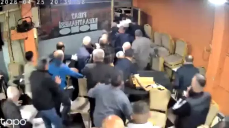 Müzik Sesi Camı Titretince Deprem Sanıp Kaçtılar