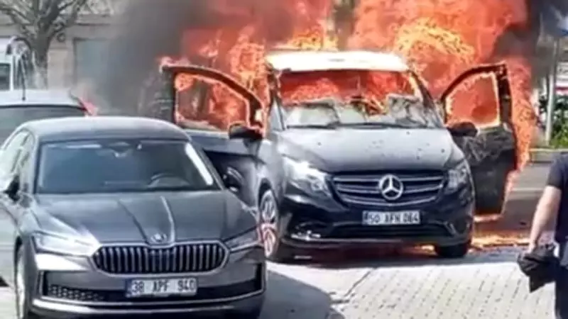 Nevşehir'de seyir halindeki araç alev aldı, 2 araca sıçradı