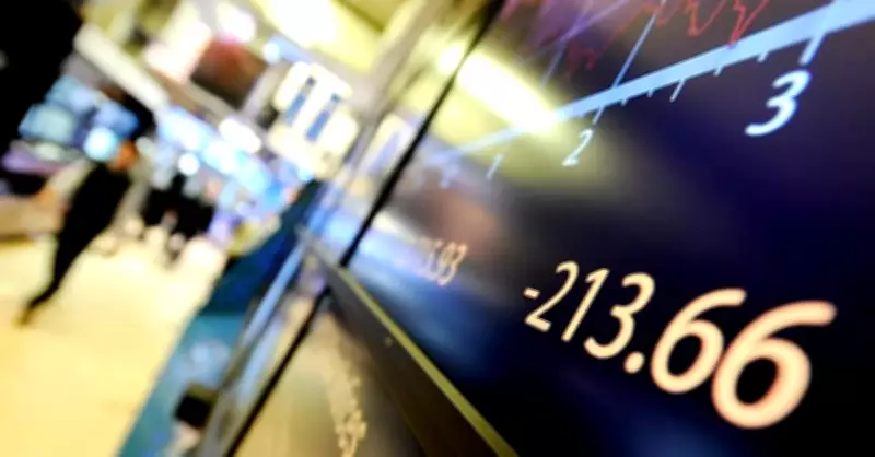 New York Borsası Yükselişle Açıldı, Dow Jones ve S&P 500 Rekor Seviyeleri Hedefliyor