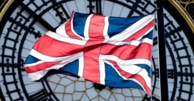 İngiltere'de Hizmet Sektörü Büyümesi Düşüş Gösterdi, Ekonomik Endişeler Arttı