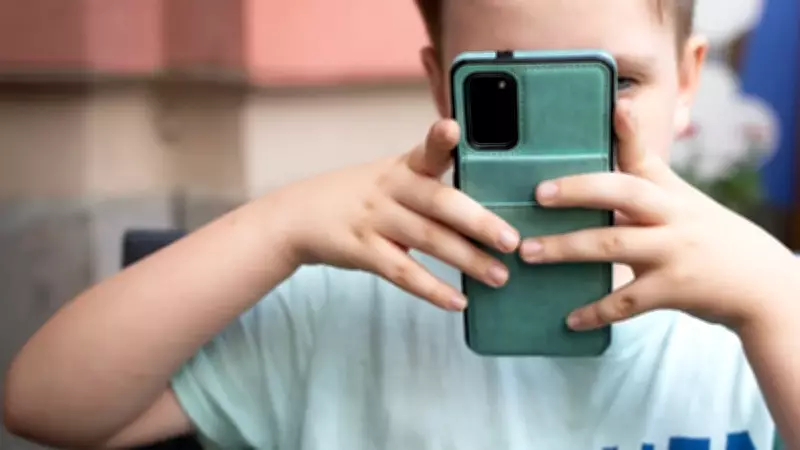 İngiltere'de Okullara Telefon Yasağı Yasal Zorunluluk Haline Geliyor