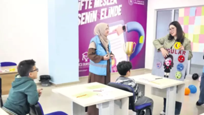 Üniversiteli Gençler Minik Yüreklere Dokunuyor