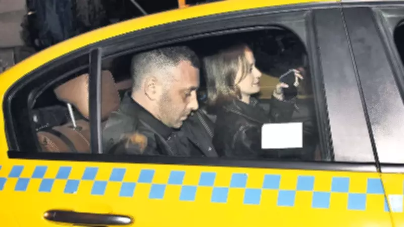 Ünlü Oyuncu Görüntü Vermekten Kaçınırken Kameralara Yakalandı