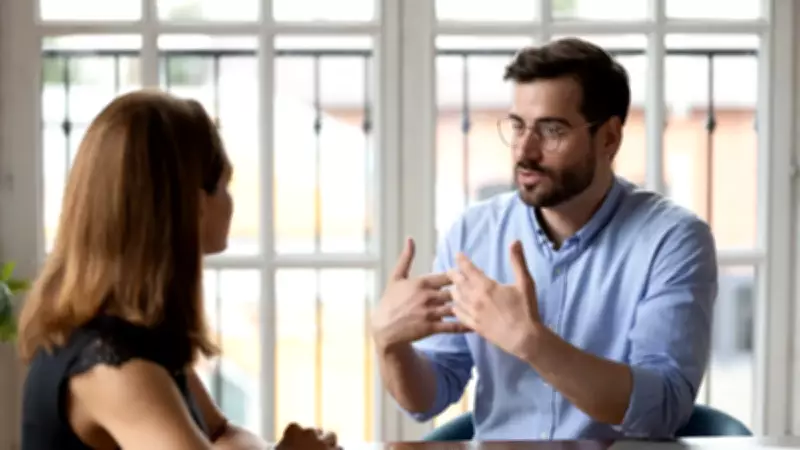 İnsanlar her gün 338 kelime daha az konuşuyor