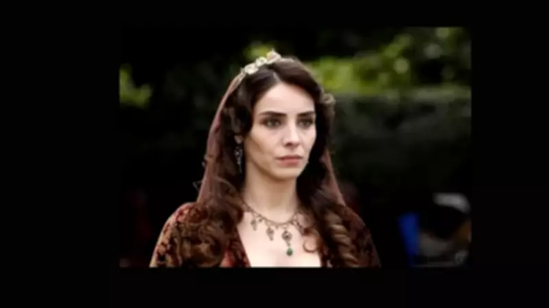 Nur Fettahoğlu Flaşlardan Panikledi! Gergin Anları Kameralara Yakalandı