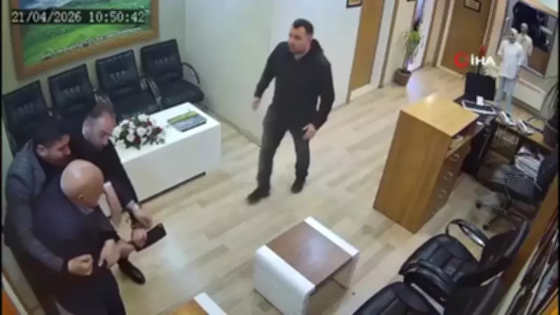 Ordu'da belediye sekreterine satırlı saldırı anı güvenlik kamerasında