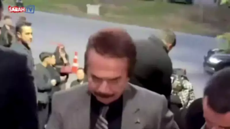 Orhan Gencebay Hastaneden Çıktı, Ödül Töreninde Eşinden Maske Uyarısı Aldı