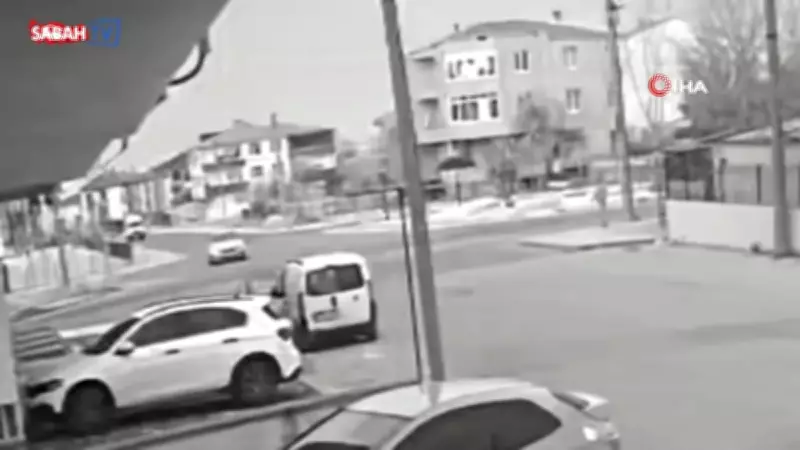 Çorlu'da Korkunç Motosiklet Kazası: Sürücü Otomobille Çarpışarak Fırladı!