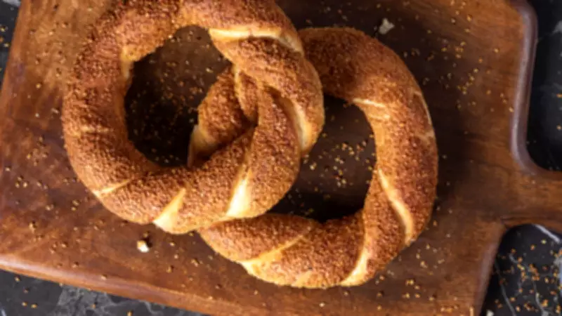 Pastaneleri Kıskandıran Ev Yapımı Çıtır Simit Tarifi: Dışı Susam Şöleni İçi Pufidik