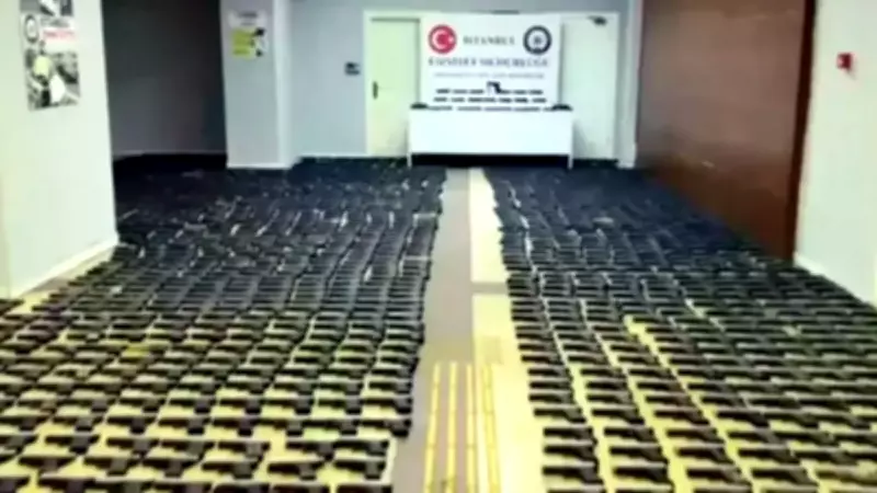 Pendik'te toprak altından binlerce silah parçası çıktı