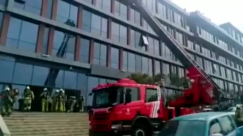 Pendik'teki Plazada Çıkan Yangında Mahsur Kalan 4 Kişi Kurtarıldı