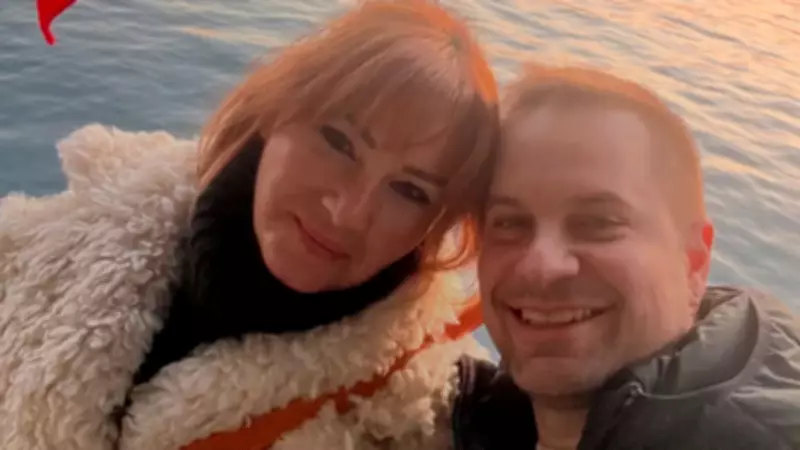 Pınar Altuğ ve Yağmur Atacan'ın 18. Evlilik Yıldönümü Sürprizi: Paris Stadyumunda Kutlama