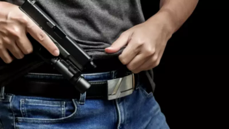 Polis Memuru, Silahını Temizlerken Kendisini Vurdu