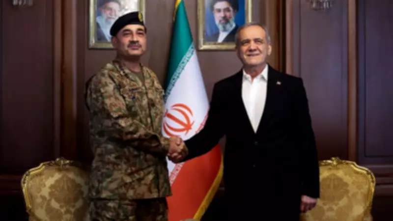 İran Cumhurbaşkanı Pezeşkiyan, Pakistan Genelkurmay Başkanı Munir ile Görüştü