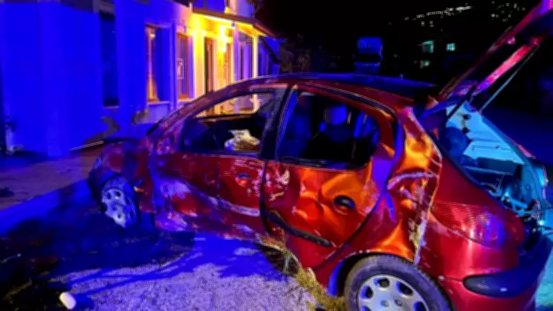 Sakarya'da Korkunç Trafik Kazası: Araç Evin Duvarına Saplandı, 4'ü Çocuk 9 Yaralı