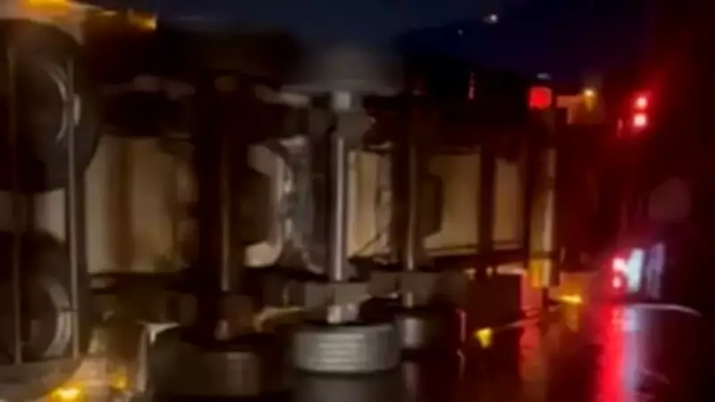 Sakarya'da Zincirleme Kaza: 3 Tır Çarpıştı, Trafik Felç Oldu