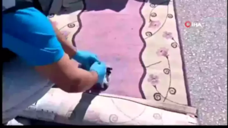 Samsun'da koli ve halı arasına gizlenmiş silahlar ele geçirildi