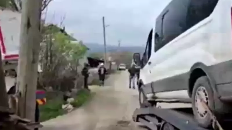 Samsun'da Okul Servisi Kazası: Direğe Çarpan Araçta 13 Kişi Yaralandı