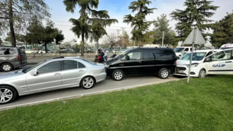 Samsun'da Zincirleme Trafik Kazası: 4 Araç Birbirine Girdi, 3 Kişi Yaralandı
