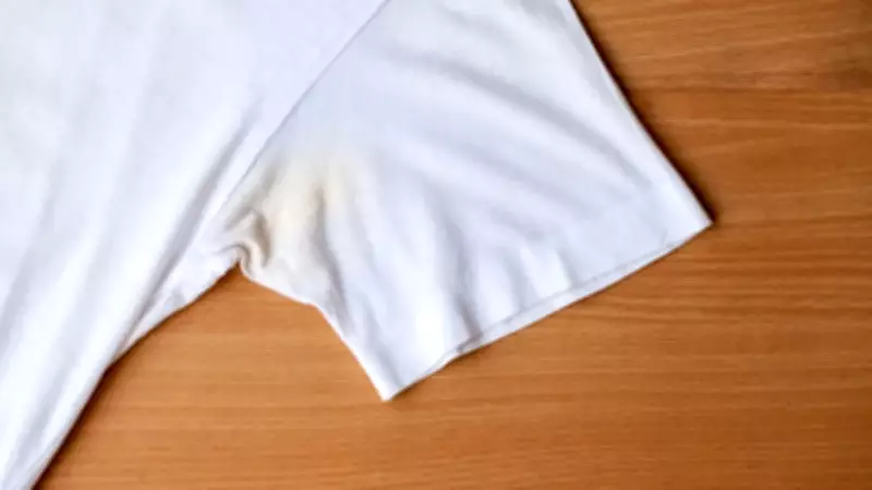 Sararan Beyaz Atletler İçin Mucizevi Çözüm: İlk Günkü Beyazlığına Kavuşuyor