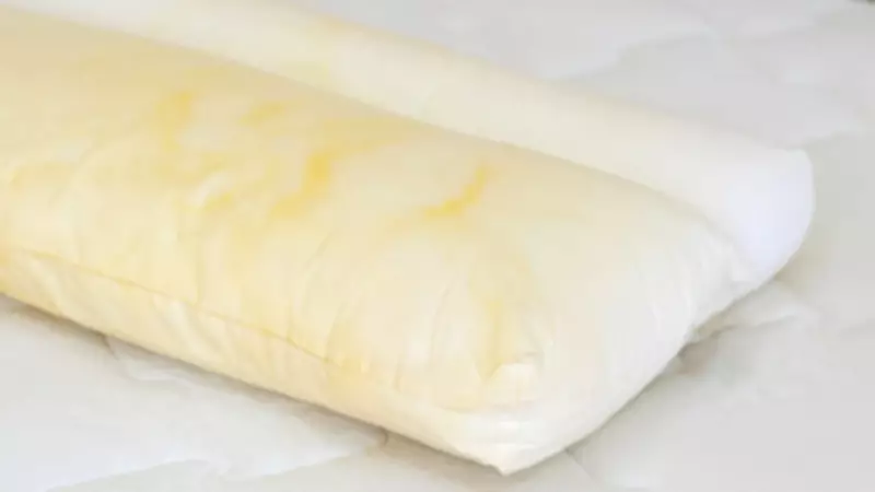 Sararmış Yastıklar İçin Etkili Çözüm: Yıkama Suyuna Ekleyin