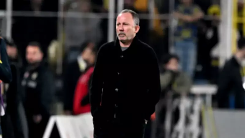 Sergen Yalçın'dan Fenerbahçe Derbisi Sonrası Sert Eleştiri: 'Masa Başında Karar Veriliyor'
