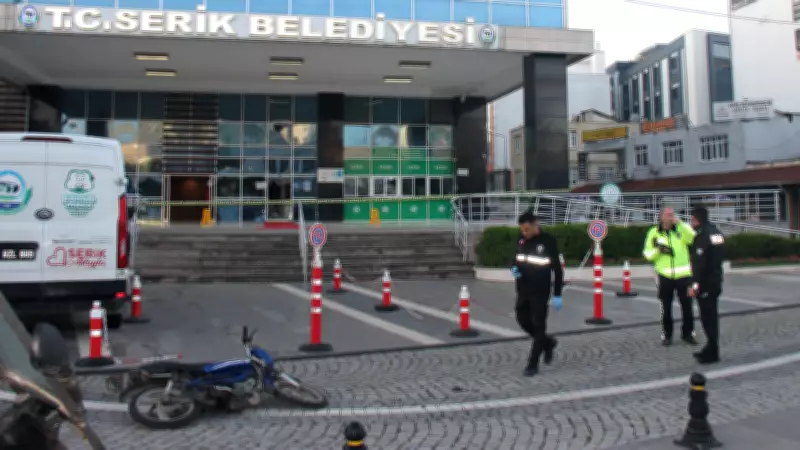 Serik Belediyesi'ne Silahlı Saldırı: Saldırgan Polis Tarafından Yakalandı