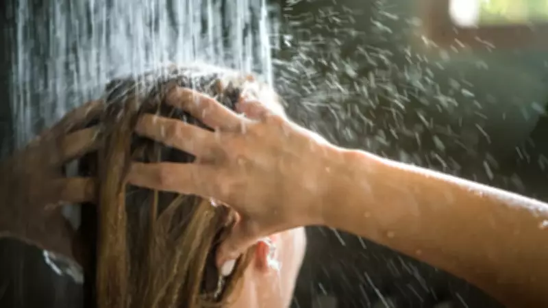 Seyrek Saçların Sebebi Banyodaki O Hatada Gizli! Saçları Gürleştiren Formül