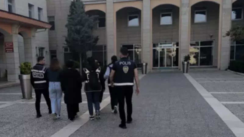 Siirt'te Kartla Kapı Açarak Hırsızlık Girişimi: 3 Tutuklama