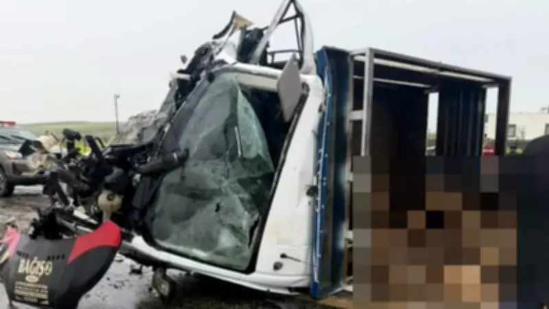 Siirt'te koyun yüklü kamyonet ile otomobil çarpıştı: 2 ölü, 3 yaralı