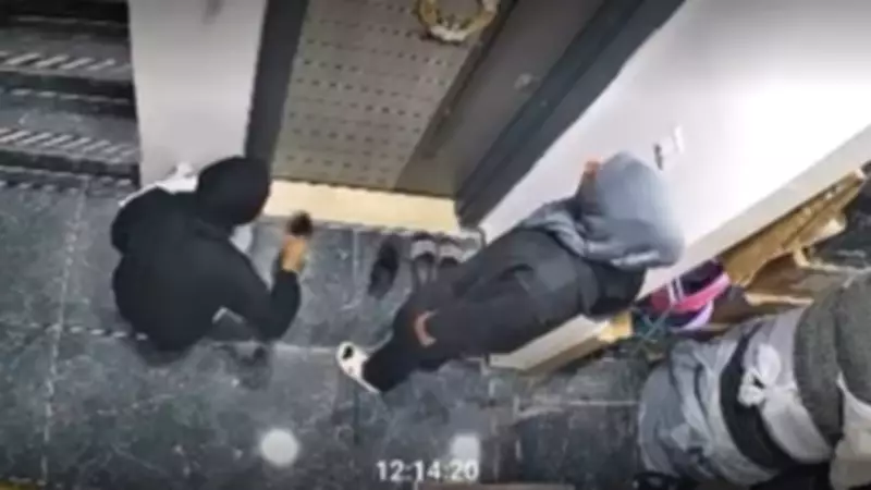 Siirt'te şüpheli kadınlar ayakkabı koklayıp kartla kapı açmaya çalıştı