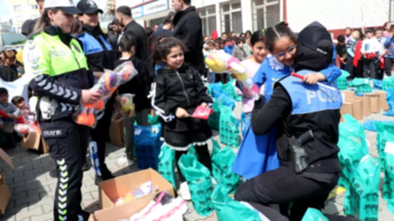 Siirt'te Polis Haftası'nda 350 Öğrenciye Ayakkabı ve Oyuncak Dağıtıldı