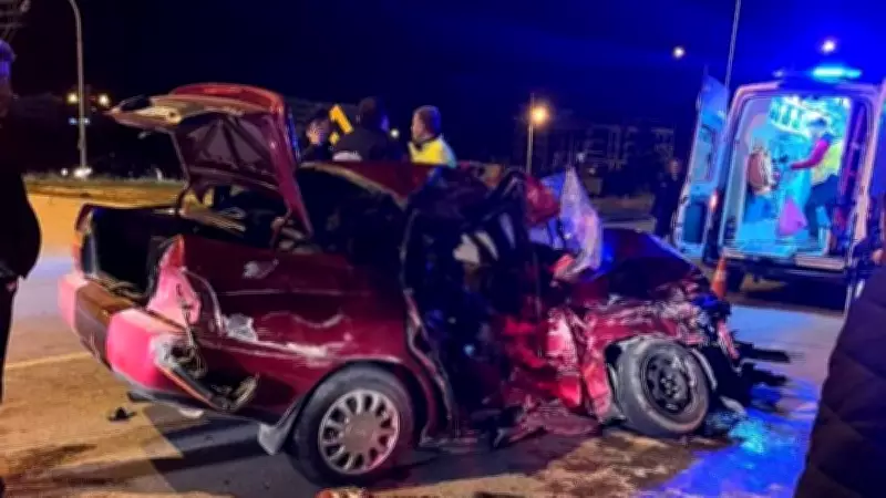 Silifke'de Feci Kaza: Otomobil Demir Yığınına Döndü, 1 Kişi Hayatını Kaybetti