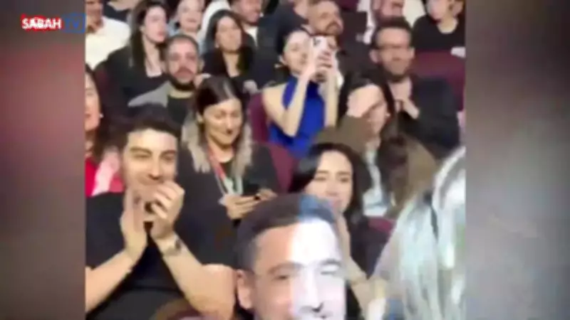 Simge Sağın Ödül Töreninde Yeni Aşkı DJ İlkay Şencan'ı Öpücüklere Boğdu