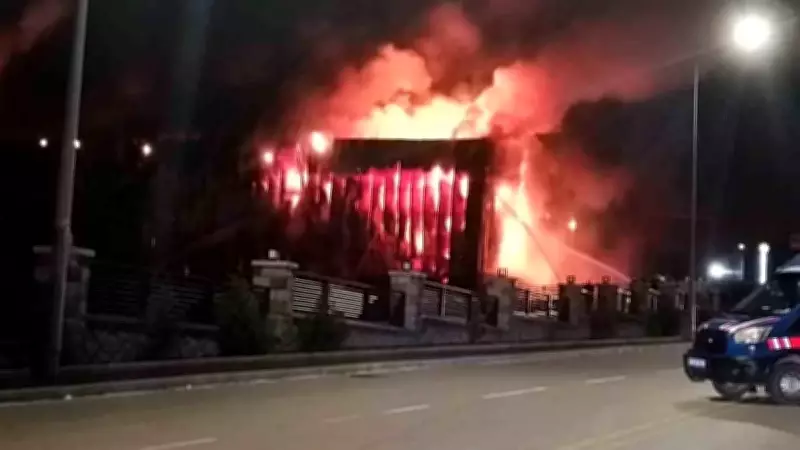 Sincan'da Kimya Fabrikasında Çıkan Yangınla Mücadele Sürüyor