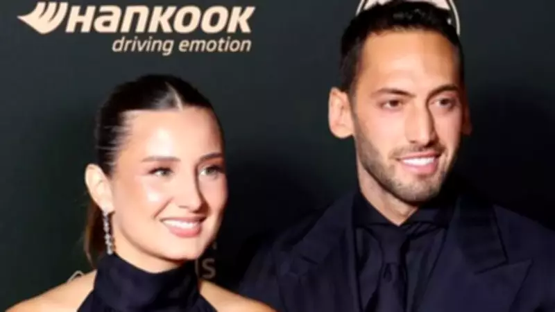 Sinem Çalhanoğlu eşi Hakan'a aşkını haykırdı! Romantik kare ilgi odağı