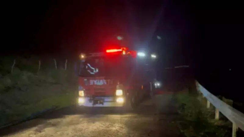 Sinop'ta Yüksek Gerilim Hattından Kopan Kablo Yangın Çıkardı, Fırtına Söndürdü