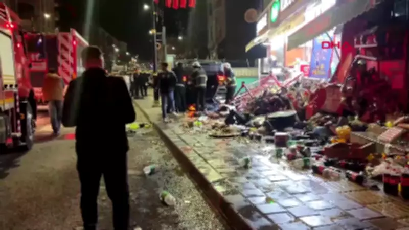Sivas'ta Kontrolden Çıkan Otomobil İş Yerlerine Çarpıp Devrildi, Sürücü Yaralanmadı