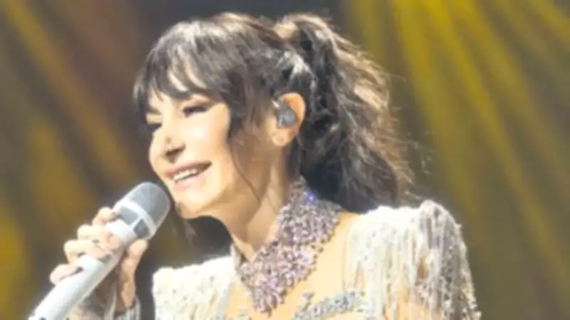 Sıla Gençoğlu Yeni Albüm Konserinde Sınav Heyecanı Yaşadı