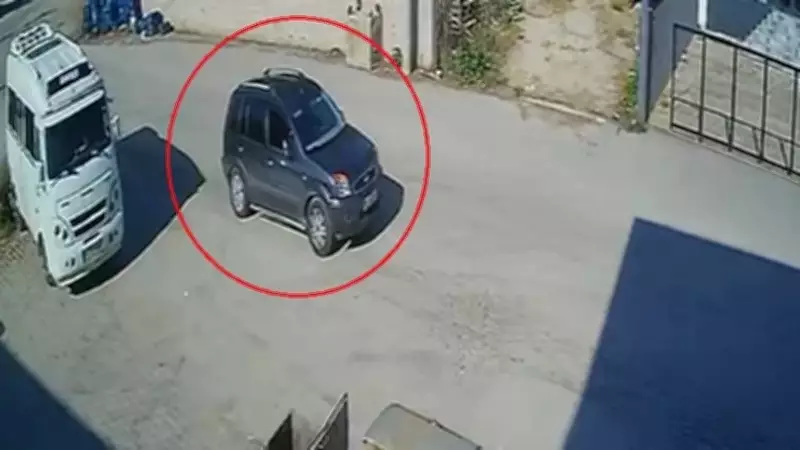 Soğuk Hava Deposu Önünde Kız Kardeşlere Silahlı Saldırı Kamerada