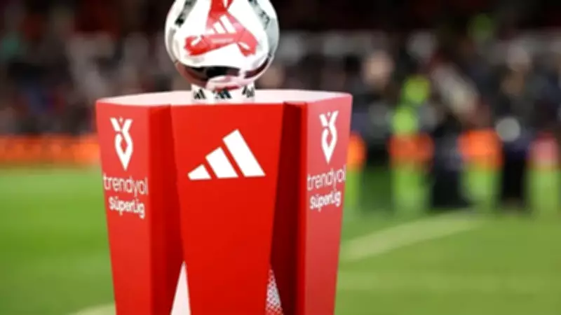 Süper Lig'de Şampiyonluk Yarışı Kızıştı: Galatasaray, Fenerbahçe ve Trabzonspor'un Kalan Maçları