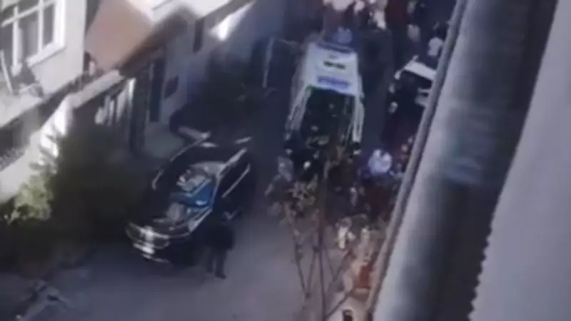 İstanbul Kağıthane'de polisin uyarı ateşi kaldırımdaki berberi vurdu