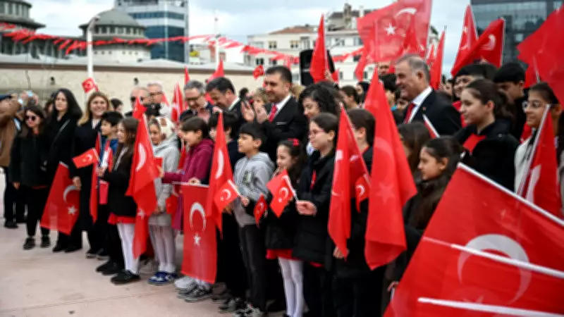 İstanbul'da 23 Nisan Coşkusu: Taksim'de Ulusal Egemenlik ve Çocuk Bayramı Törenle Kutlandı