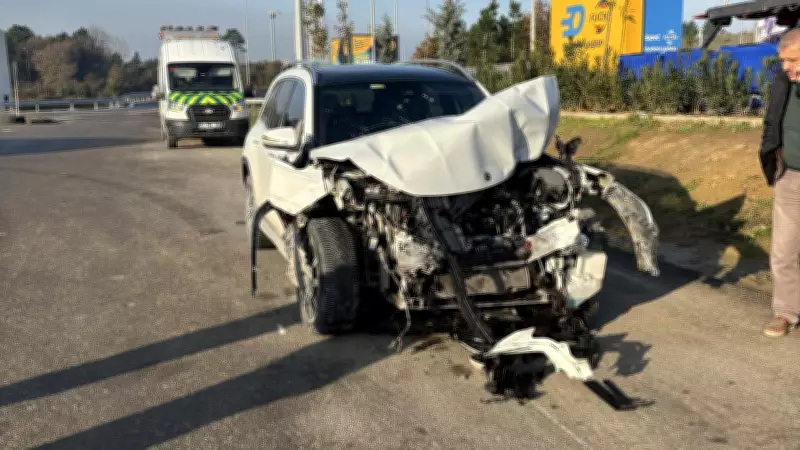 İstanbul'da Elektrikli Araç Aniden Durdu, Arkadan Gelen Aynı Model Çarptı