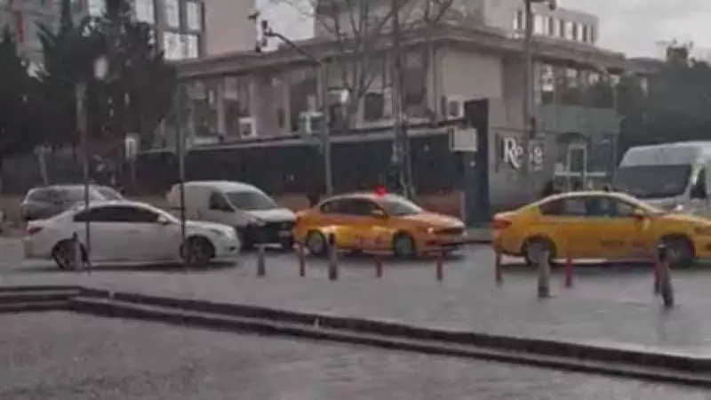 İstanbul'da Sağanak ve Dolu Etkili Oldu: Vatandaşlar Araçlarını Koruma Altına Aldı