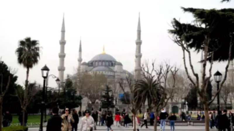 Sultanahmet Camii'ne ziyaretçi akını dron kamerasıyla görüntülendi