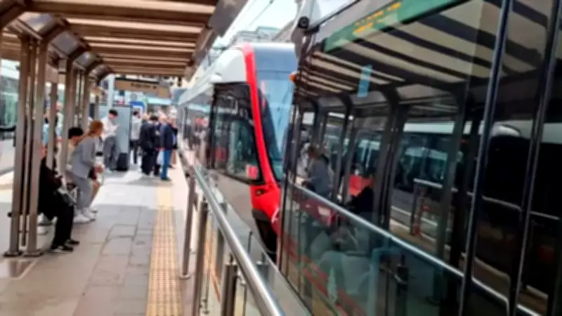 T1 Tramvay Hattında Arıza: Duraklarda Yoğunluk Oluştu